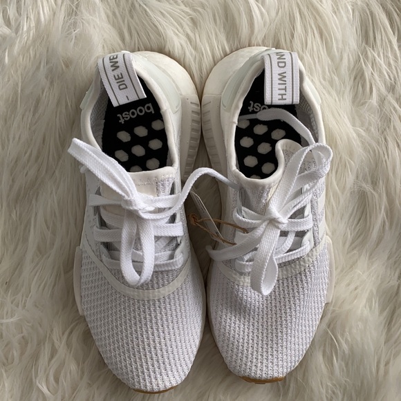 Athletic_Shoes